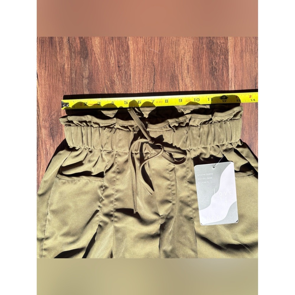 NWT Olive Cargo Shorts Y2K Streetwear Festival Coastal Cowgirl Outdoorsy Travel - Picture 4 of 7